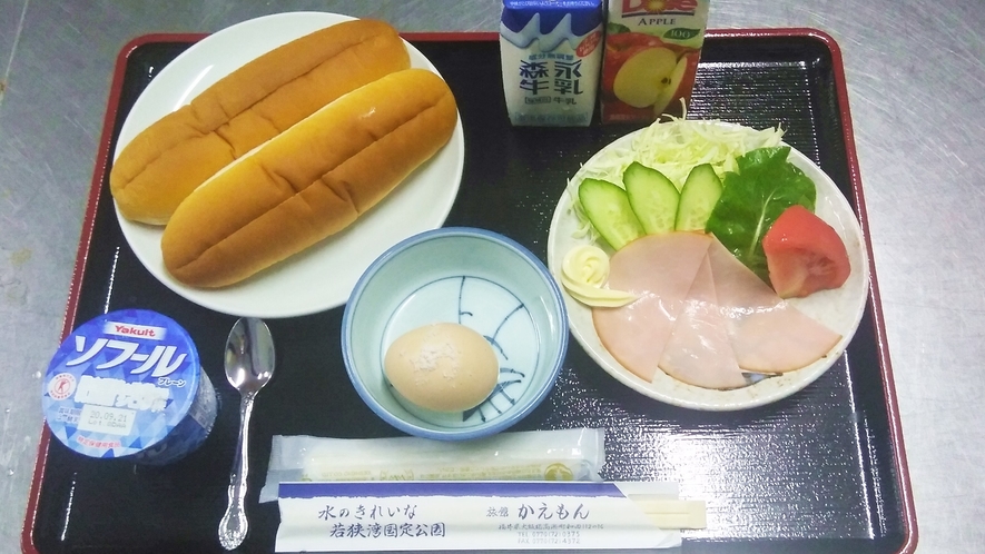 翌朝はお手軽洋朝食をのんびりお部屋で♪