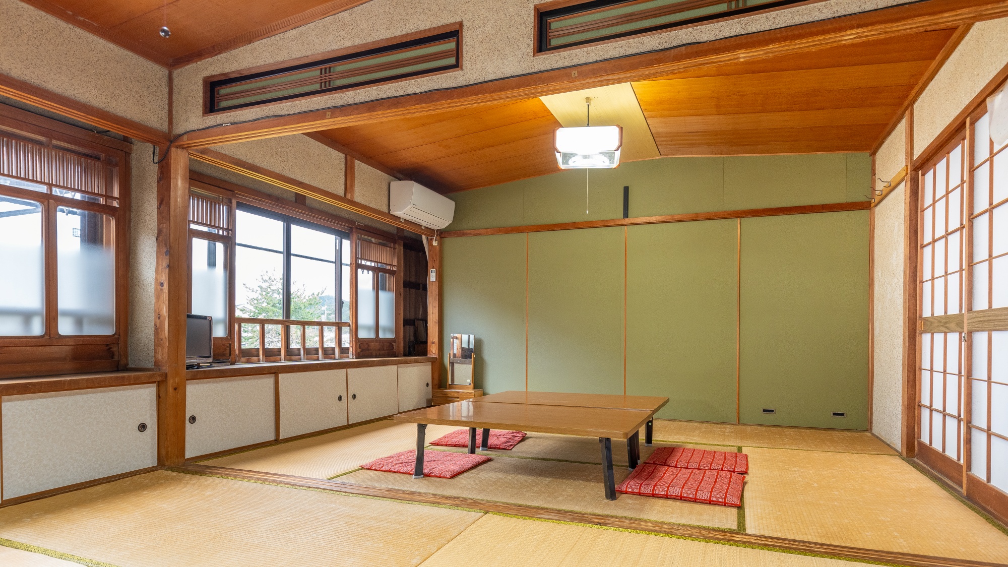 *【東館和室】ご家族やグループでもゆったり過ごせる快適な和室をご用意しました