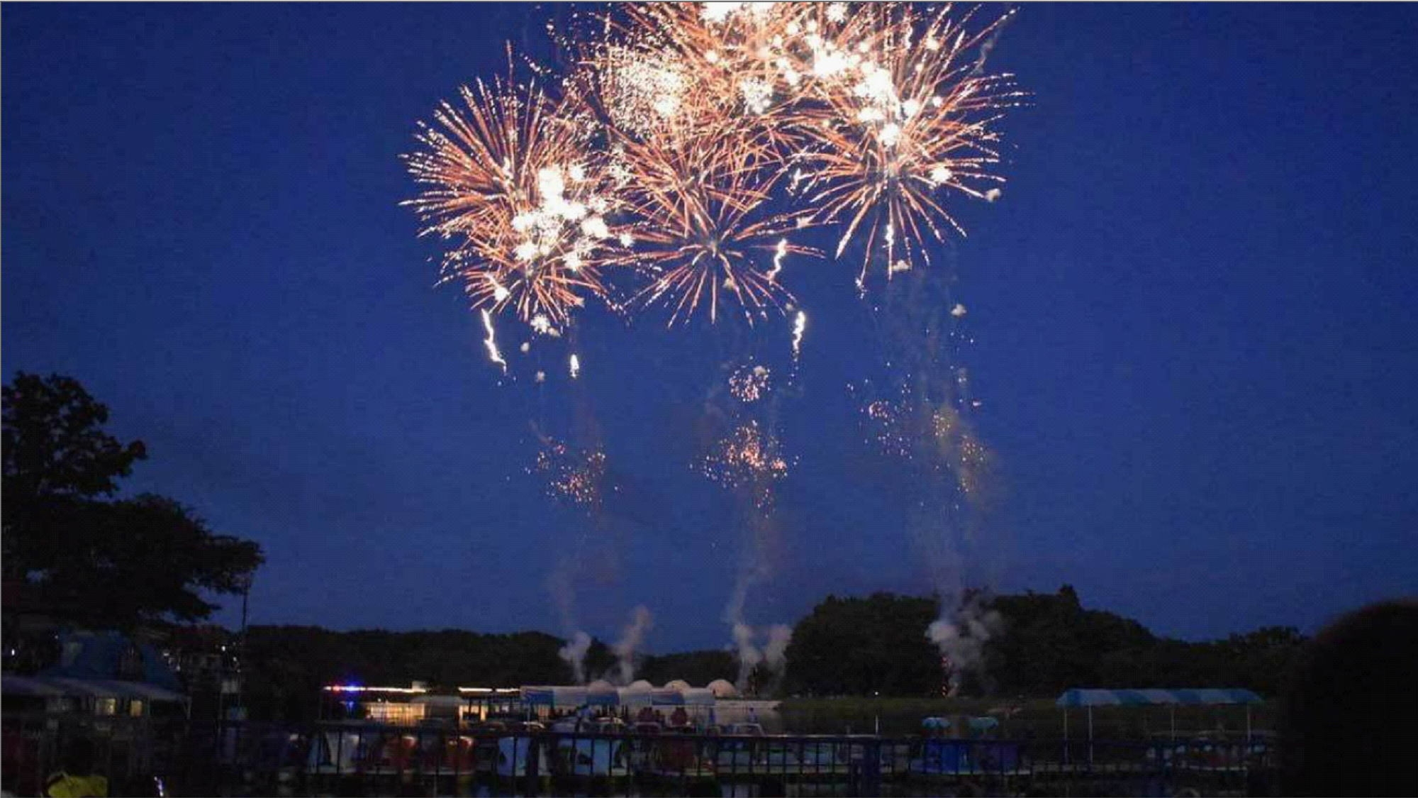 家族で楽しむ花火大会│りんどう湖ファミリー牧場花火観覧席付＜夕朝食付＞