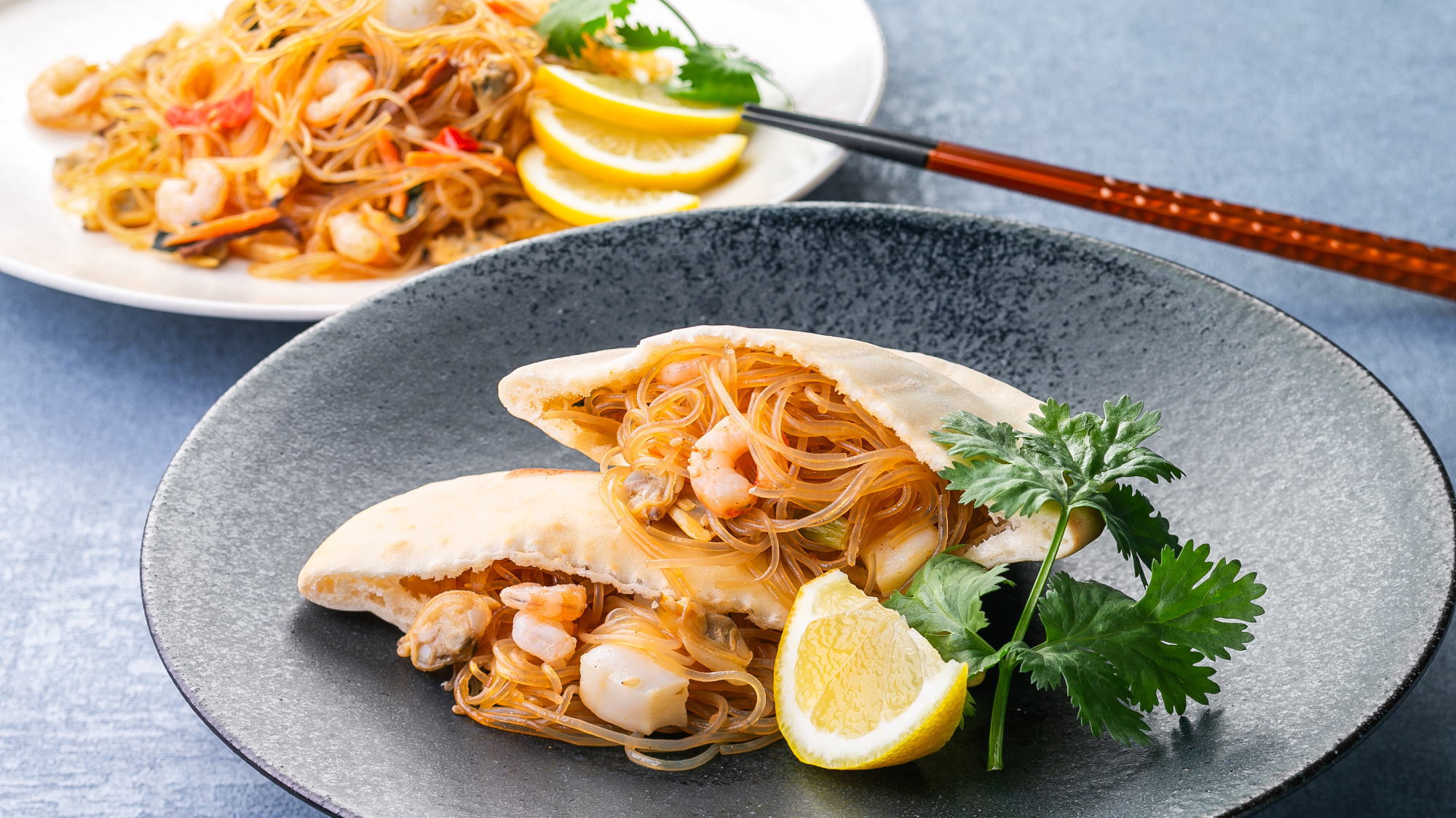 ＜5/18～10/31 Dinner Buffet＞シーフードチャプチェのピタパンサンド※イメージ