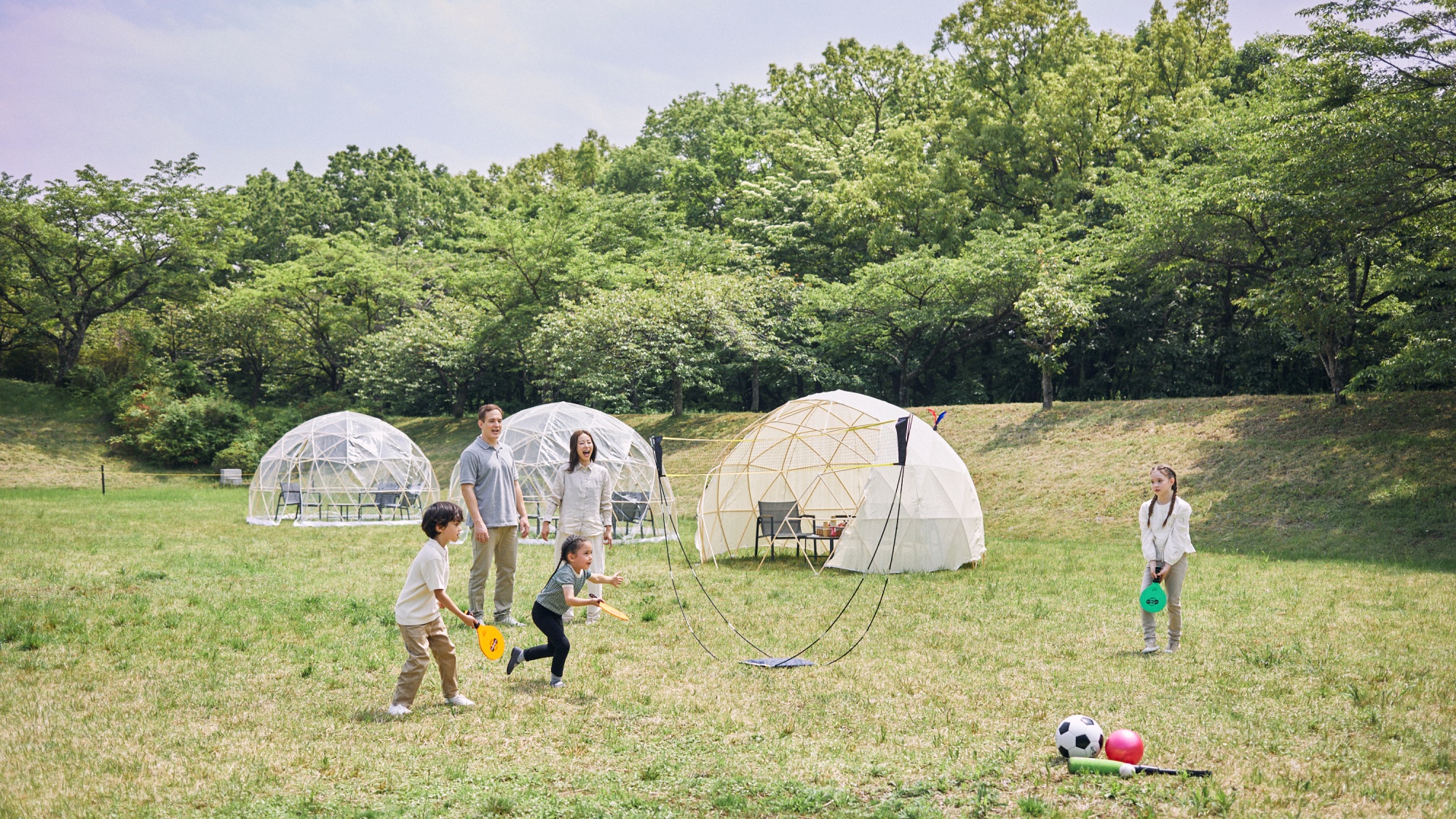 【芝生広場 アクティブエリア】ジャズミントンや軽いボール遊びができるアクティブゾーンです。
