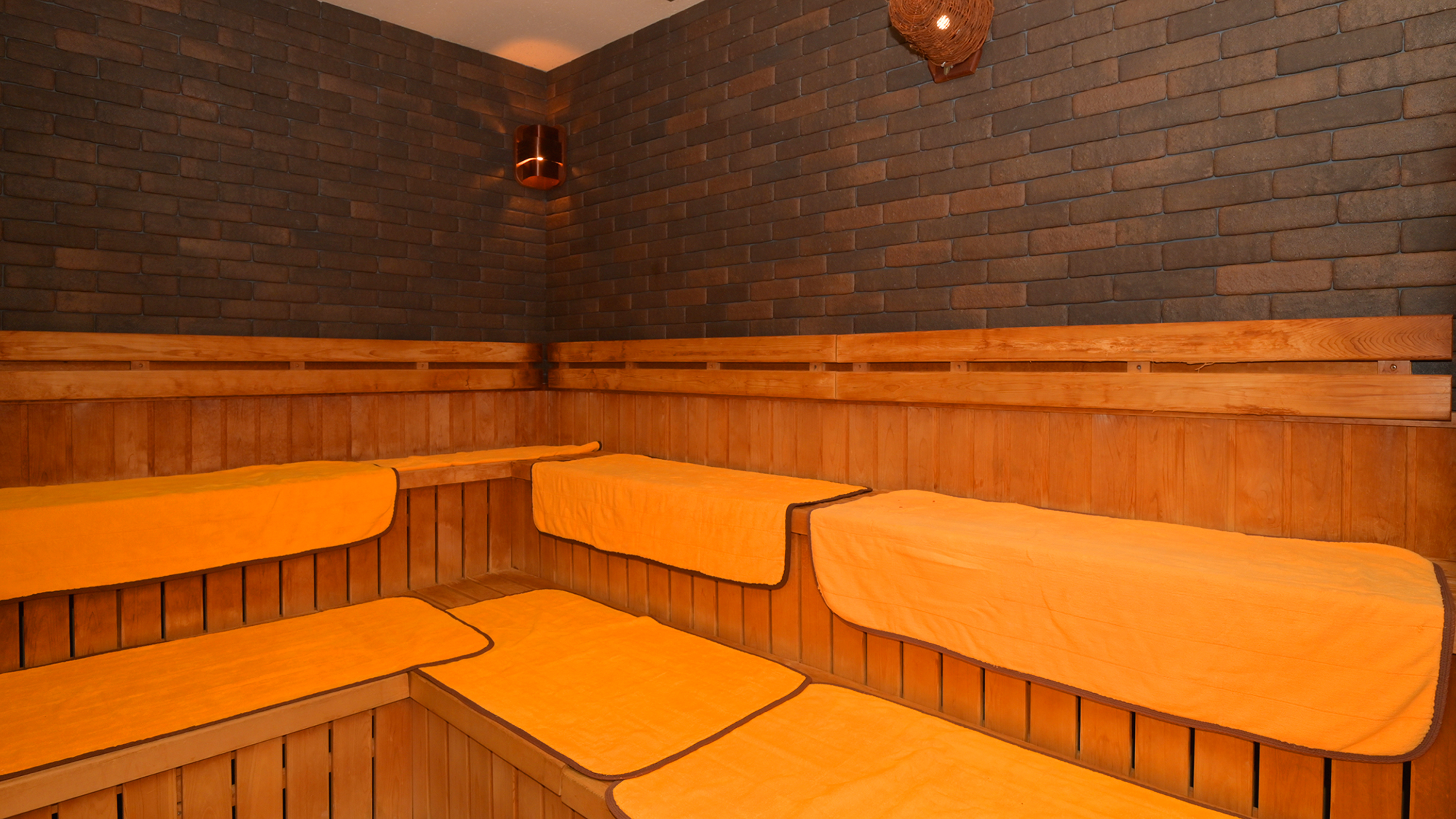 老廃物を流すサウナも完備