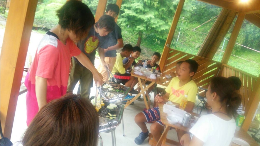 BBQでワイワイ！