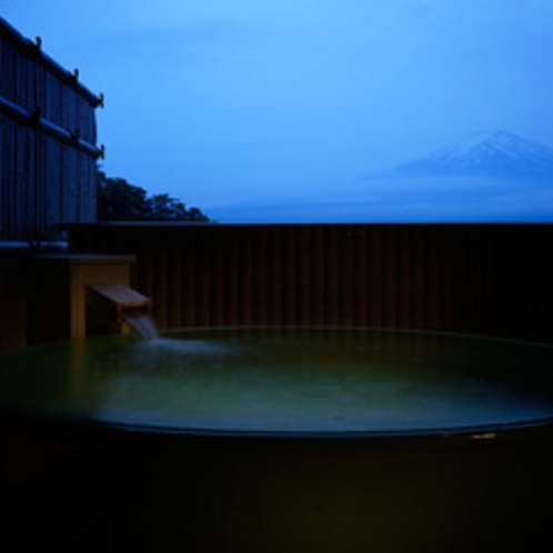 露天風呂　【温泉◆露天風呂付客室】富士山望む和洋室（102平米）