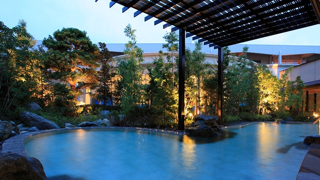 本ズワイ蟹付1kg or 遠州灘天然とらふぐ付き　バイキング ご宿泊プラン