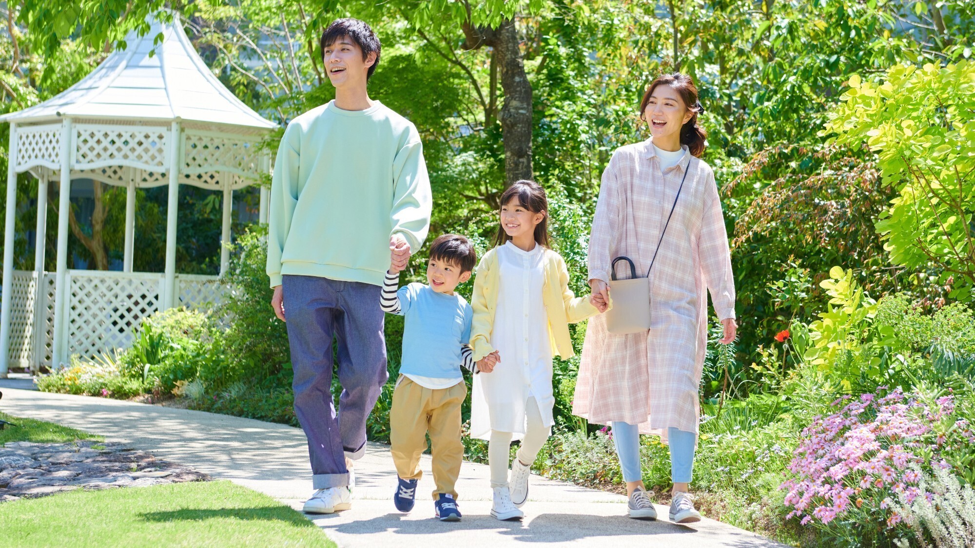 中庭では四季の花々をご覧いただくことができます。