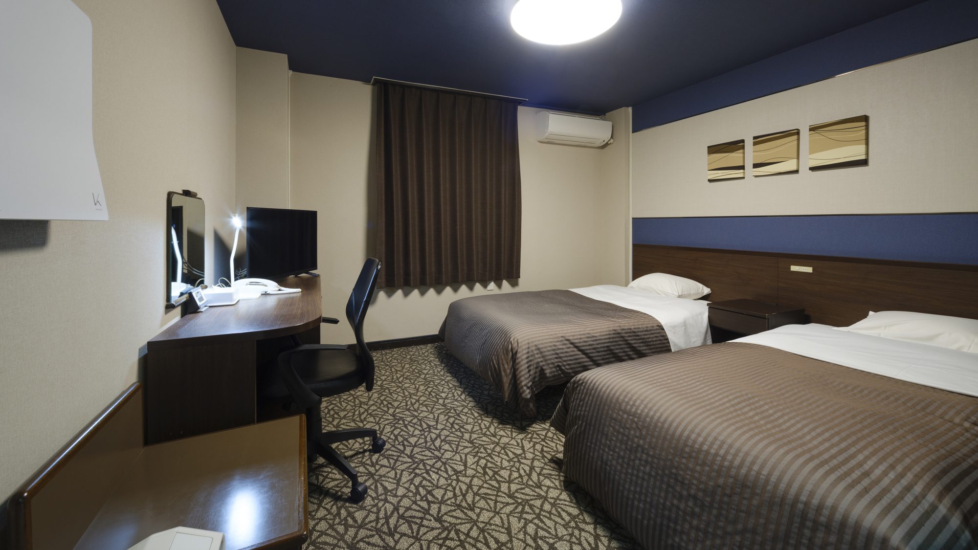 ゆったり２０平米のツインルーム ベッドは全米No1シェアのサータのマットレスを使用しています