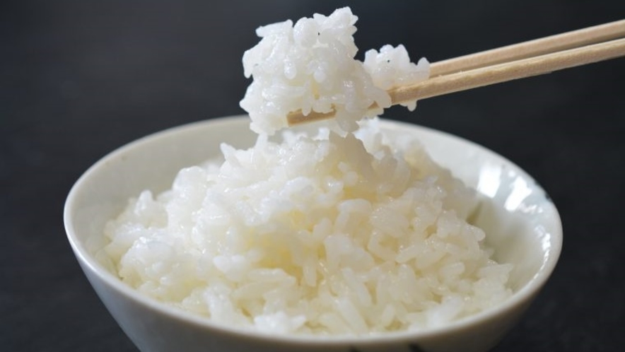 やわらかくもちもちした地元産のお米はお代わり自由！