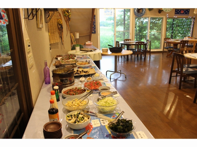 食事・バイキング風景／朝食