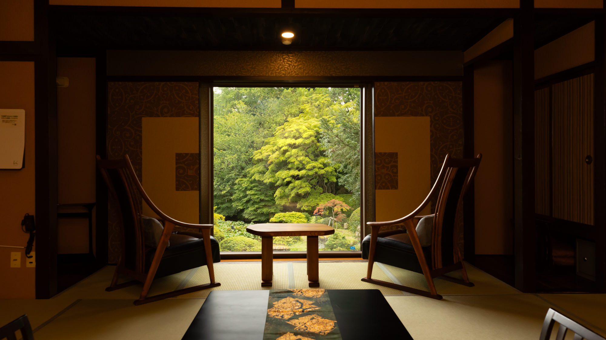 【禁煙】本館　庭園眺望　和室10畳　バス共用・トイレ付き・洗面付