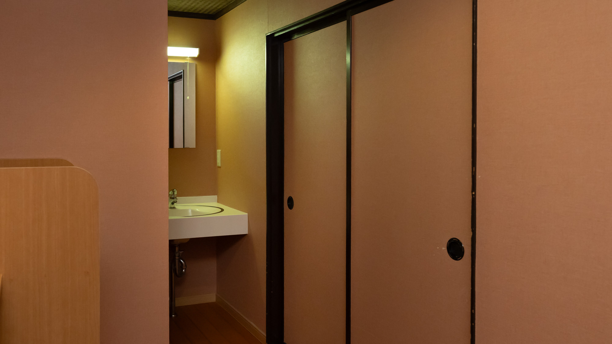 【禁煙】本館　庭園眺望　和室10畳　バス共用・トイレ付き・洗面付