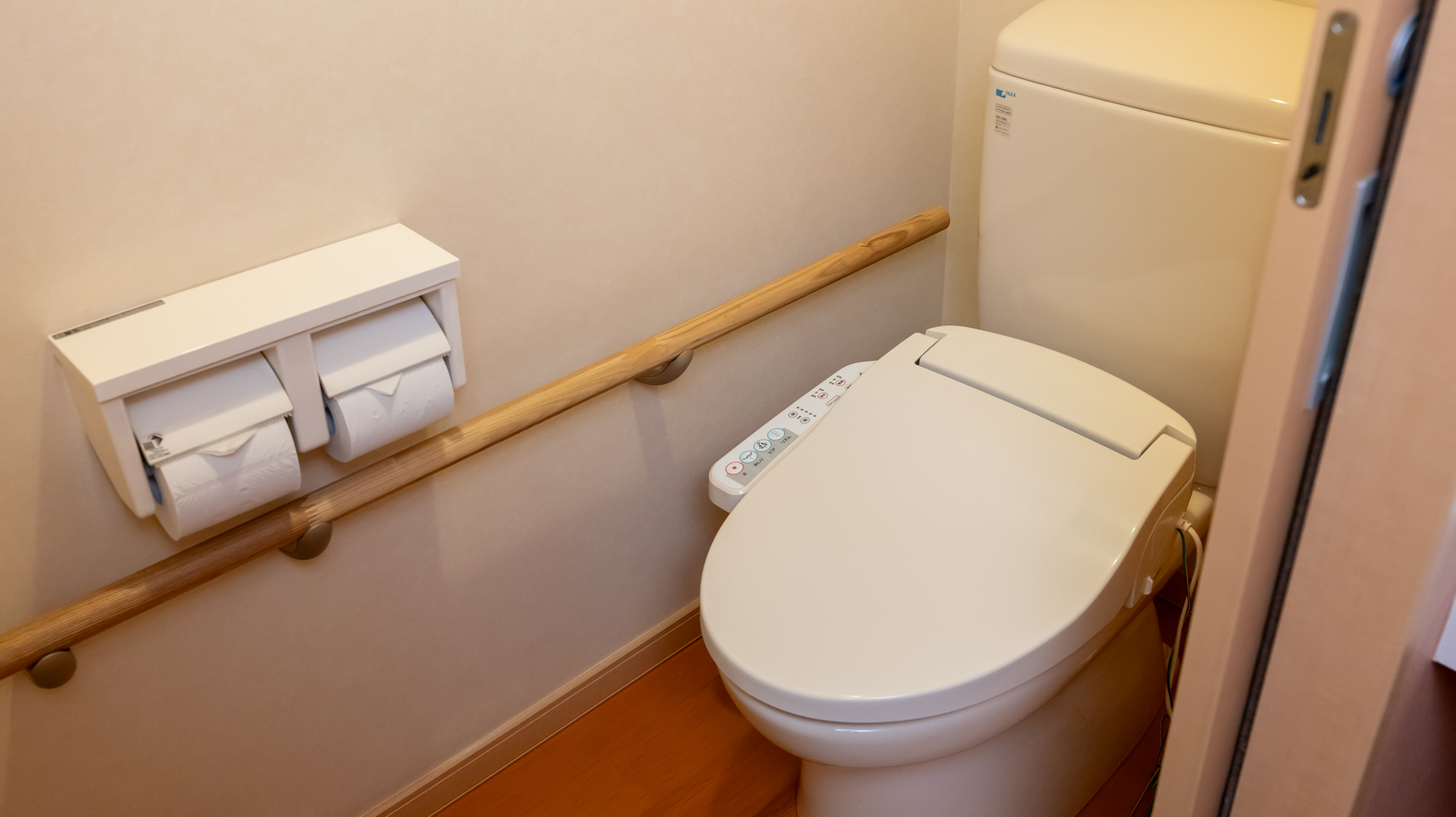 【禁煙】本館　庭園眺望　和室10畳　バス共用・トイレ付き・洗面付