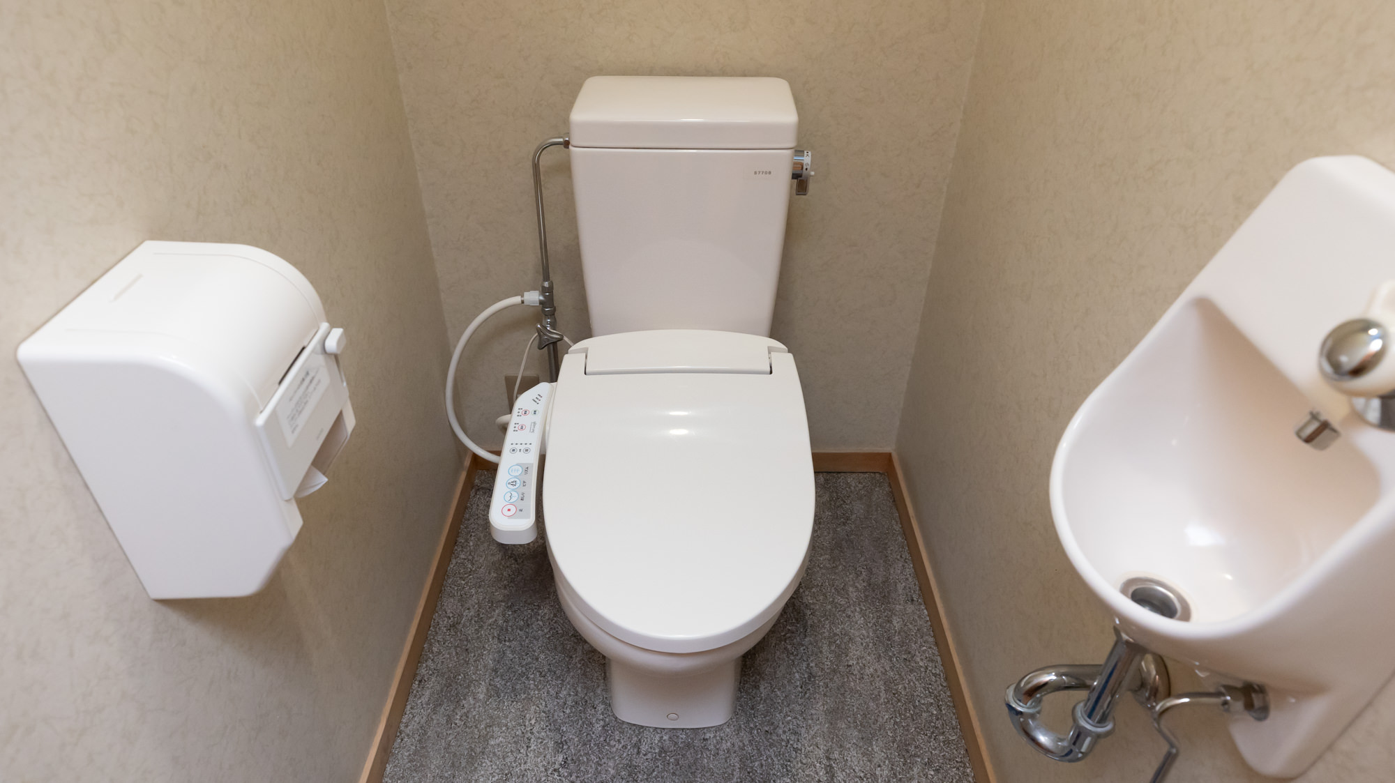 【禁煙】東館　庭園眺望　和室10畳　バス・トイレ・洗面付