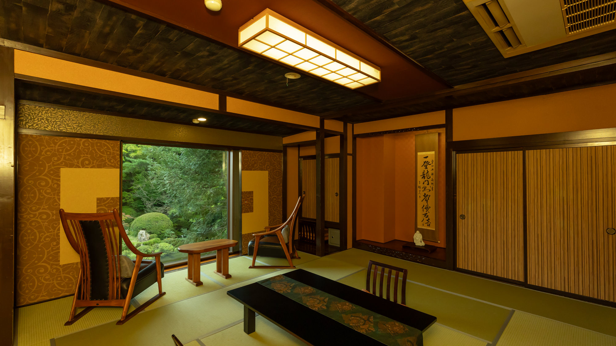 【禁煙】本館　庭園眺望　和室10畳　バス共用・トイレ付き・洗面付