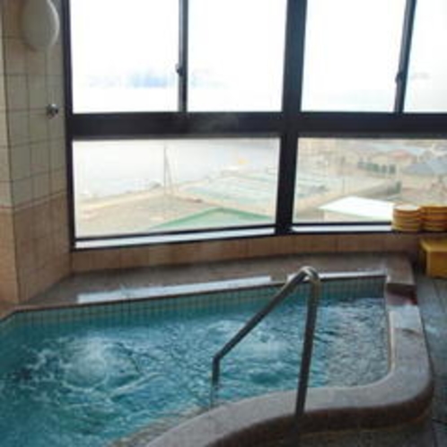 浴室からは佐田岬港が一望できます