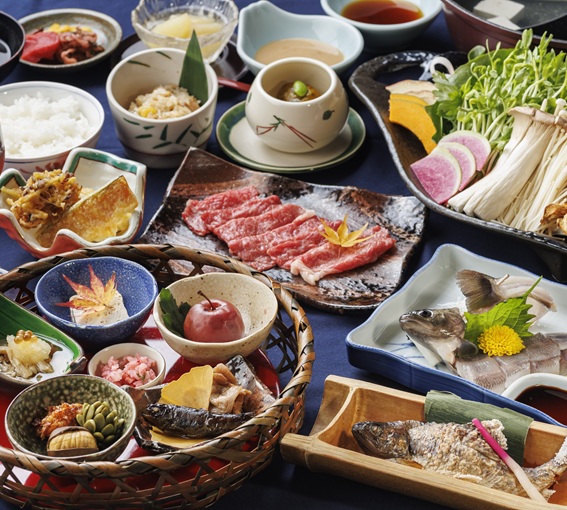 山の幸たっぷりの夕食　うまいもん膳（一例）