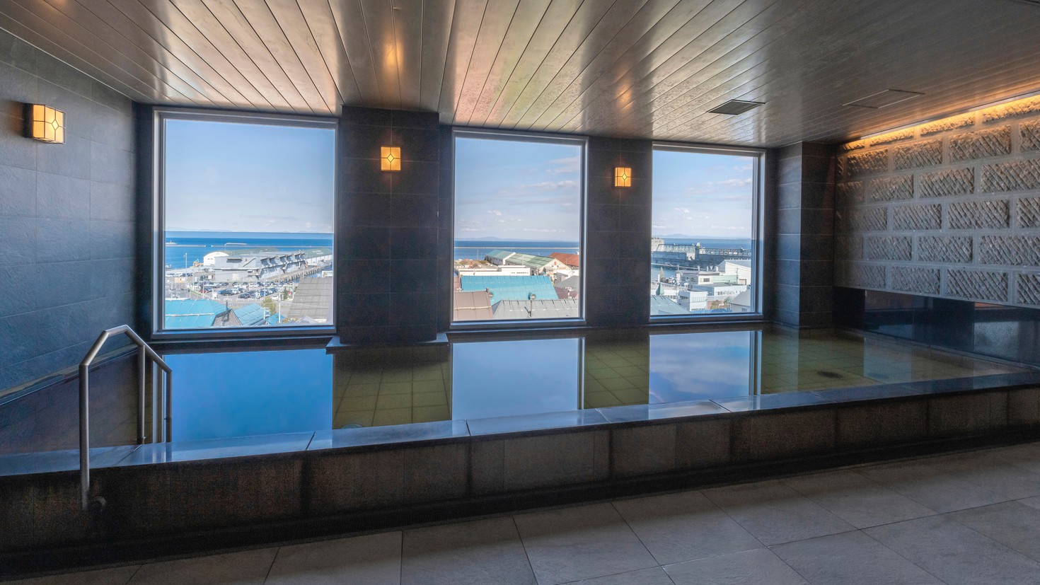 小樽運河と小樽港が目の前に！【天然温泉運河の湯ご利用プラン】素泊り