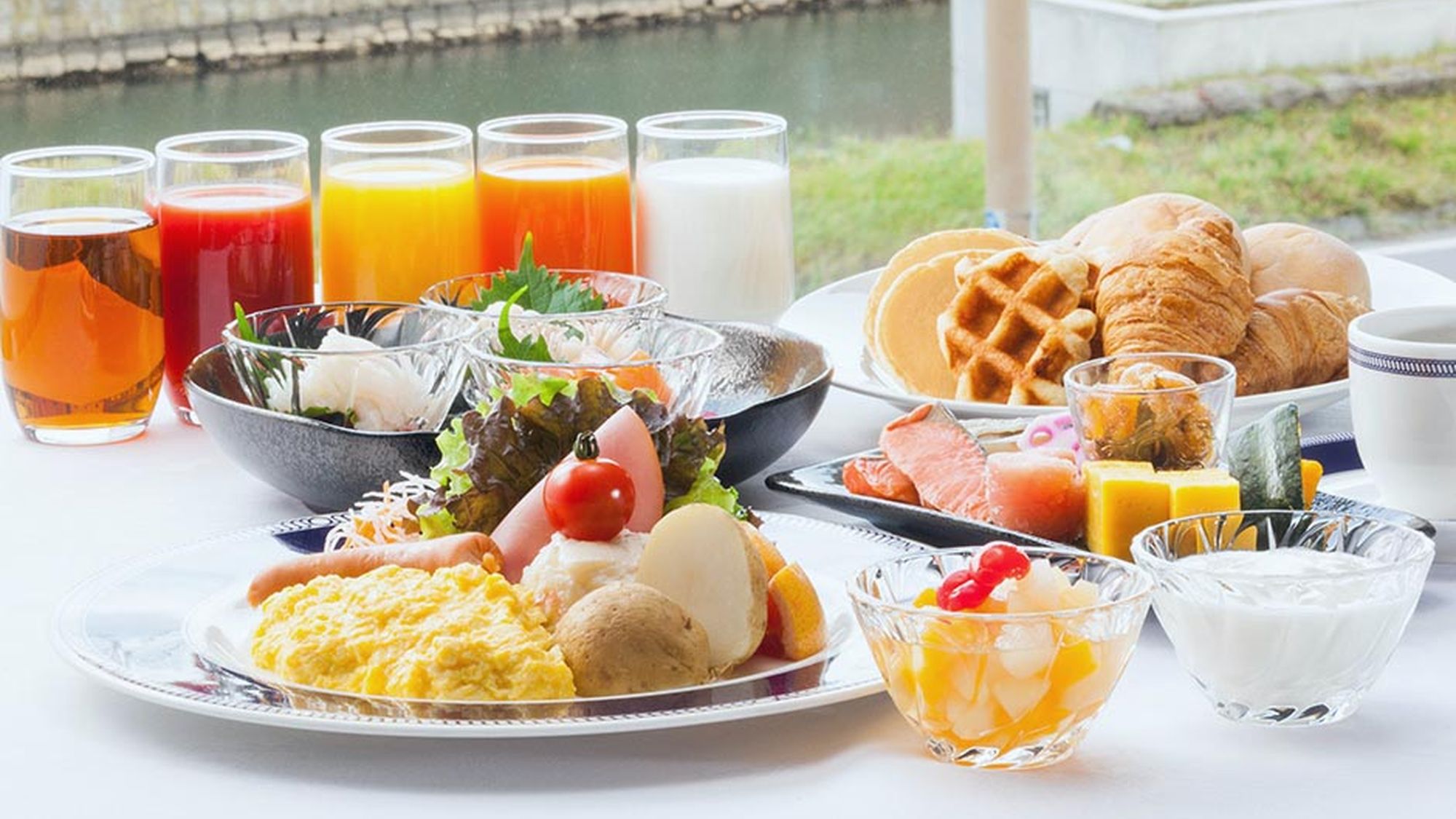 ご朝食～小樽らしい運河の景色を眺めながら和洋のビュッフェをお楽しみください
