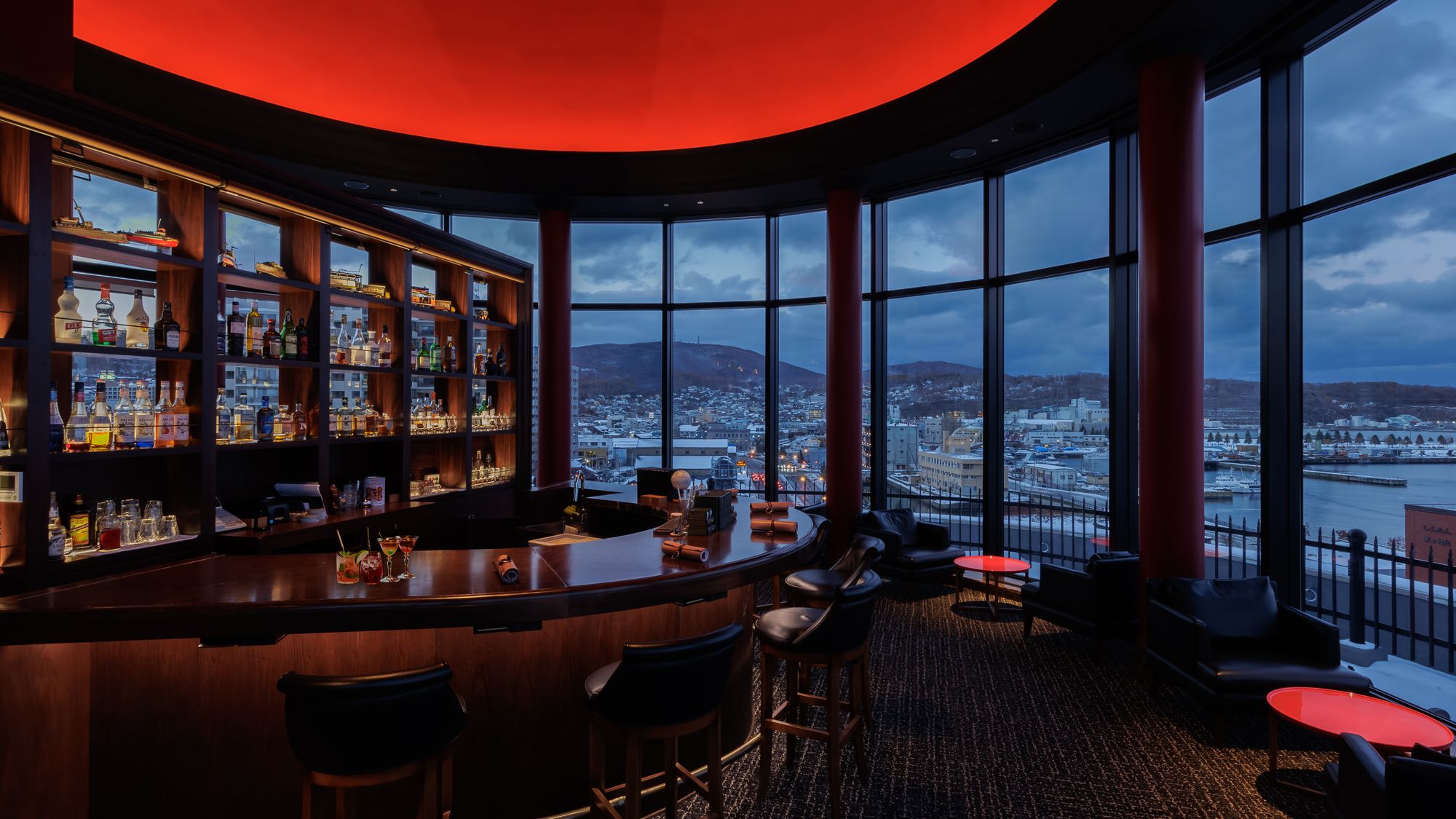 最上階展望ラウンジ&rdquo;BAR DuomoRosso&rdquo;