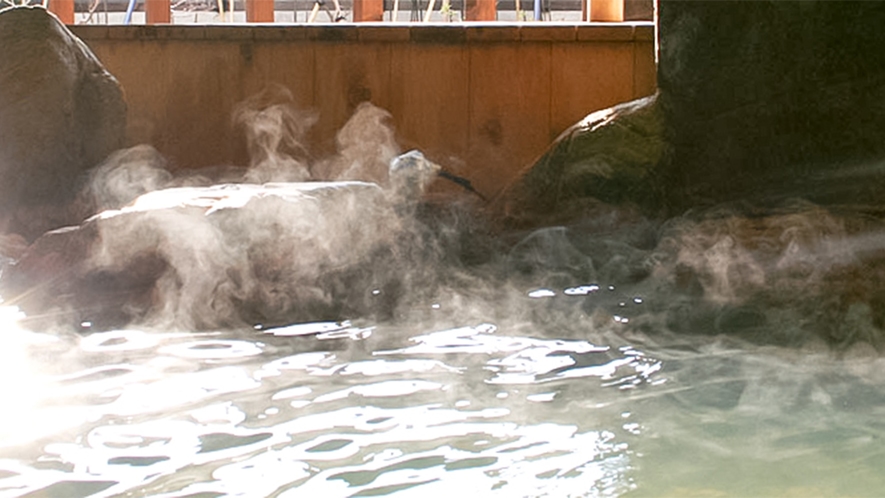 ・【露天風呂】源泉100％の茶褐色の良質な温泉です