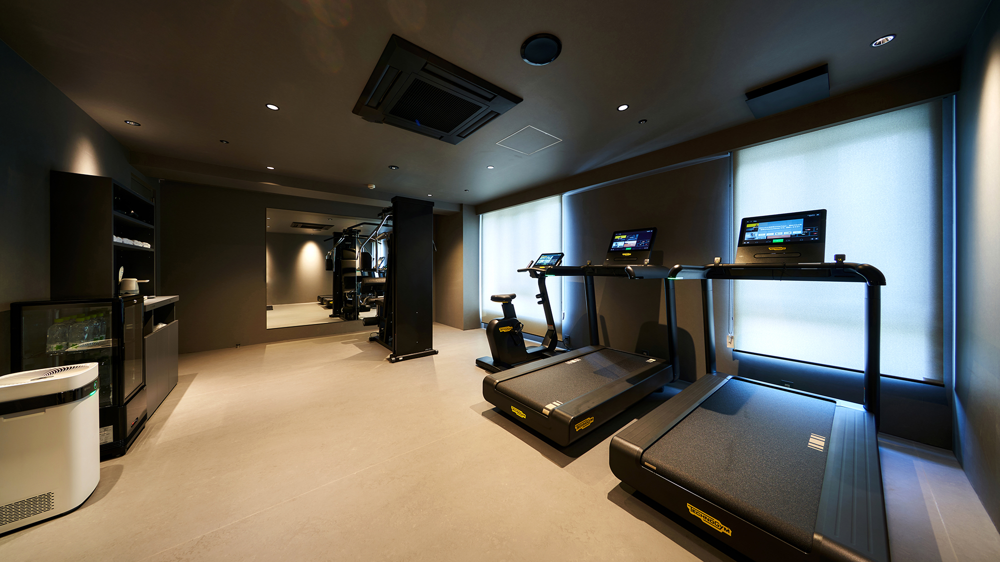 【FITNESS ROOM】最新機器を取り揃えております。