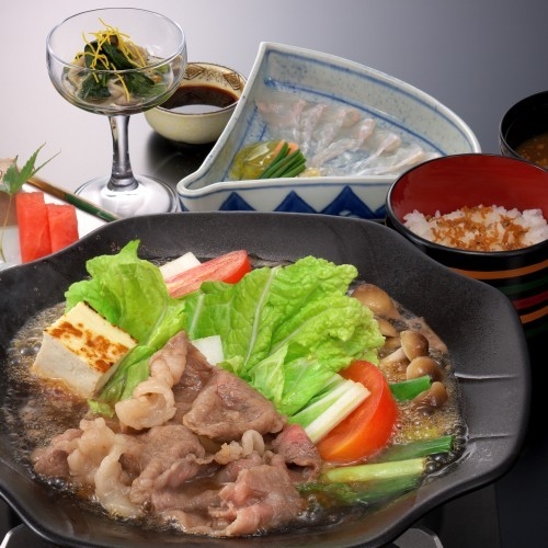 【すき焼き会席】★9月〜3月限定★当館人気！とろける旨み♪牛ロースと地元産野菜たっぷり