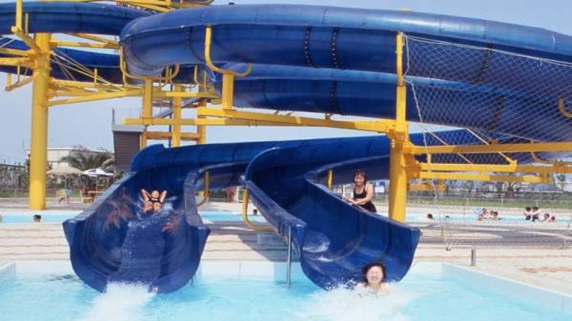 子供も大人も大興奮♪ウォータースライダー！