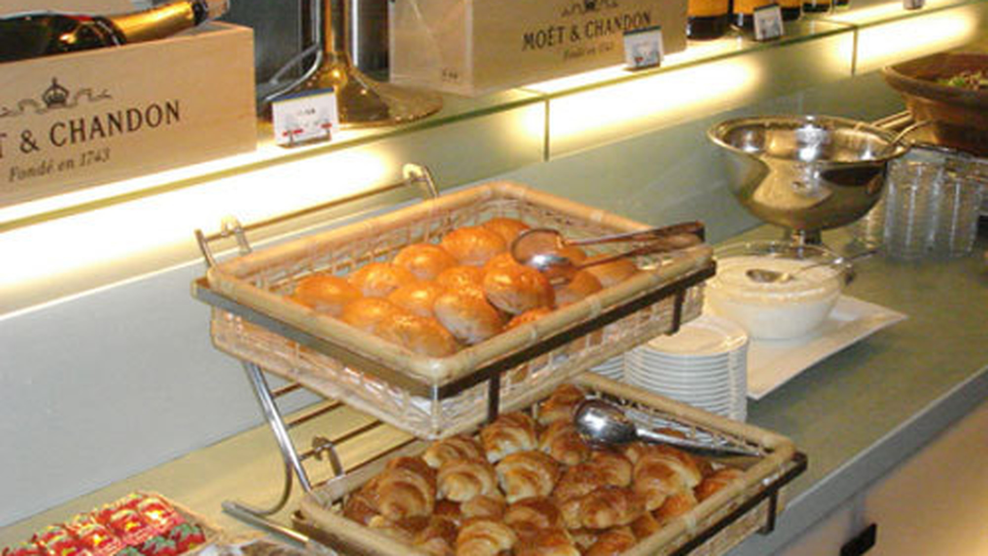 ご朝食は和洋どちらも楽しめる『バイキング』♪※『和定食』になる場合もございます。