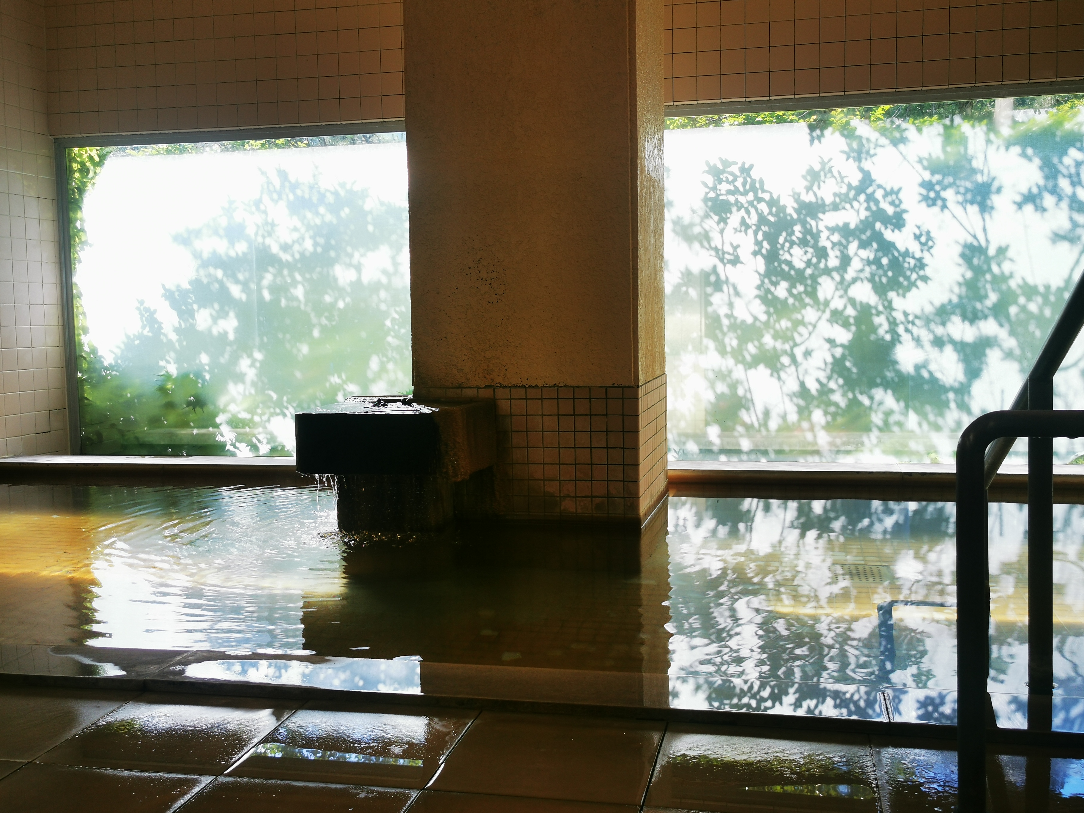 【小浴場】木漏れ日の中でととのうあなただけの美肌時間