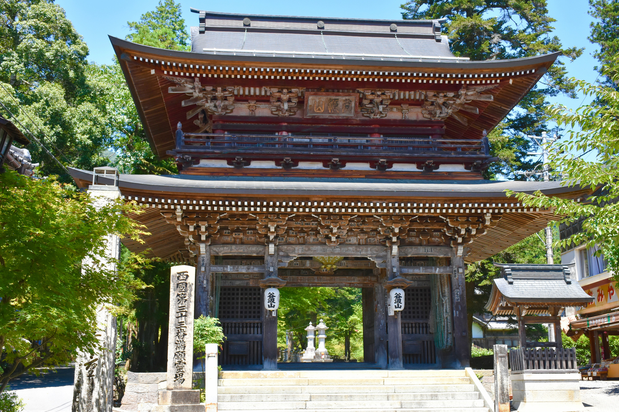 華厳寺　仁王門　西国三十三番満願霊場☆