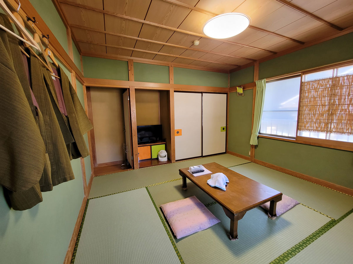 畳と木の温もり溢れる客室 7.5畳 例2