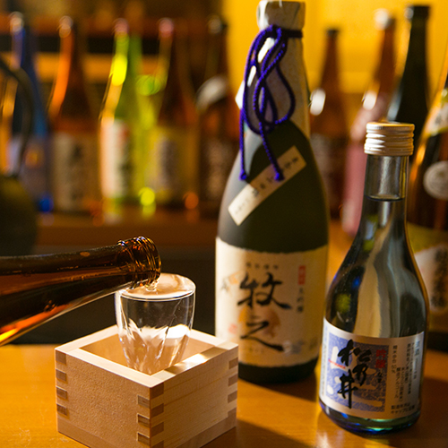【地酒】厳しい自然が育んだ米と水、そして日本一の越後杜氏。ここから生まれた名酒がお待ちしています。