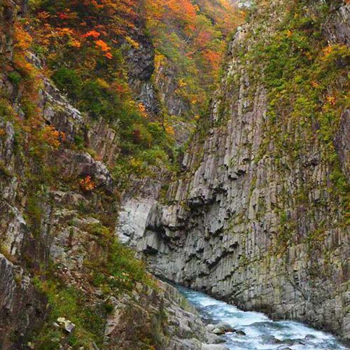 【観光】日本三大渓谷の一つ、清津峡。国の天然記念物にも指定された景観をご覧ください。