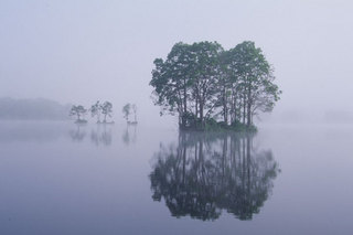朝霧の曽原湖