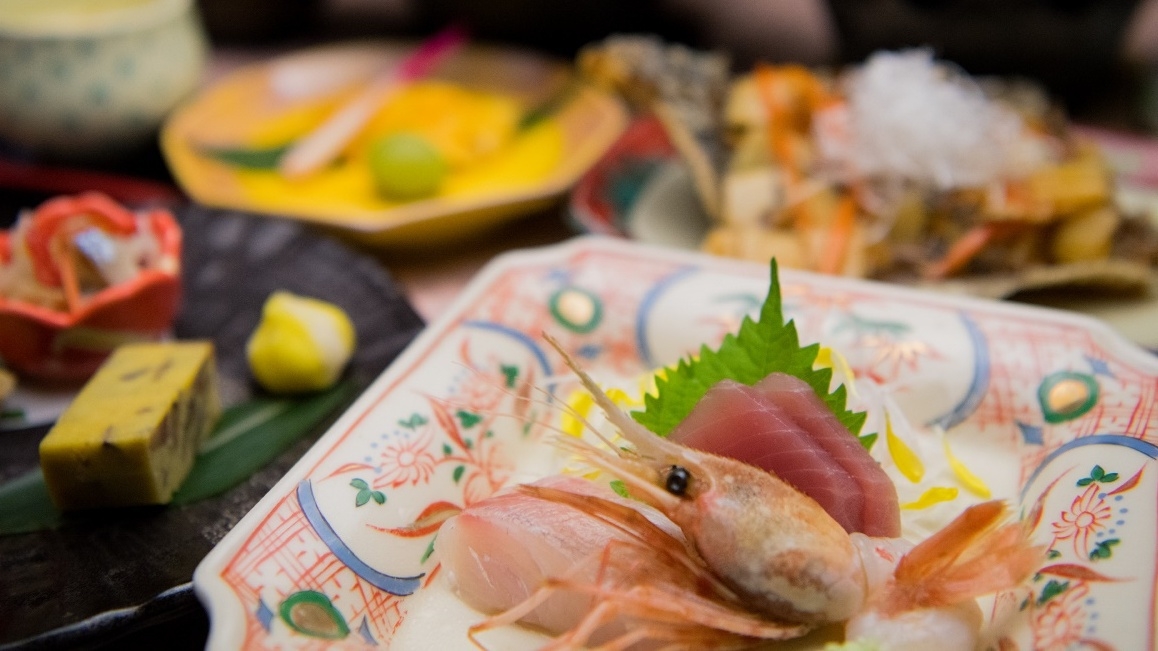 【夕食お膳プラン】カジュアルに楽しむ「竹コース」♪源泉掛け流し「美白の湯」を堪能！