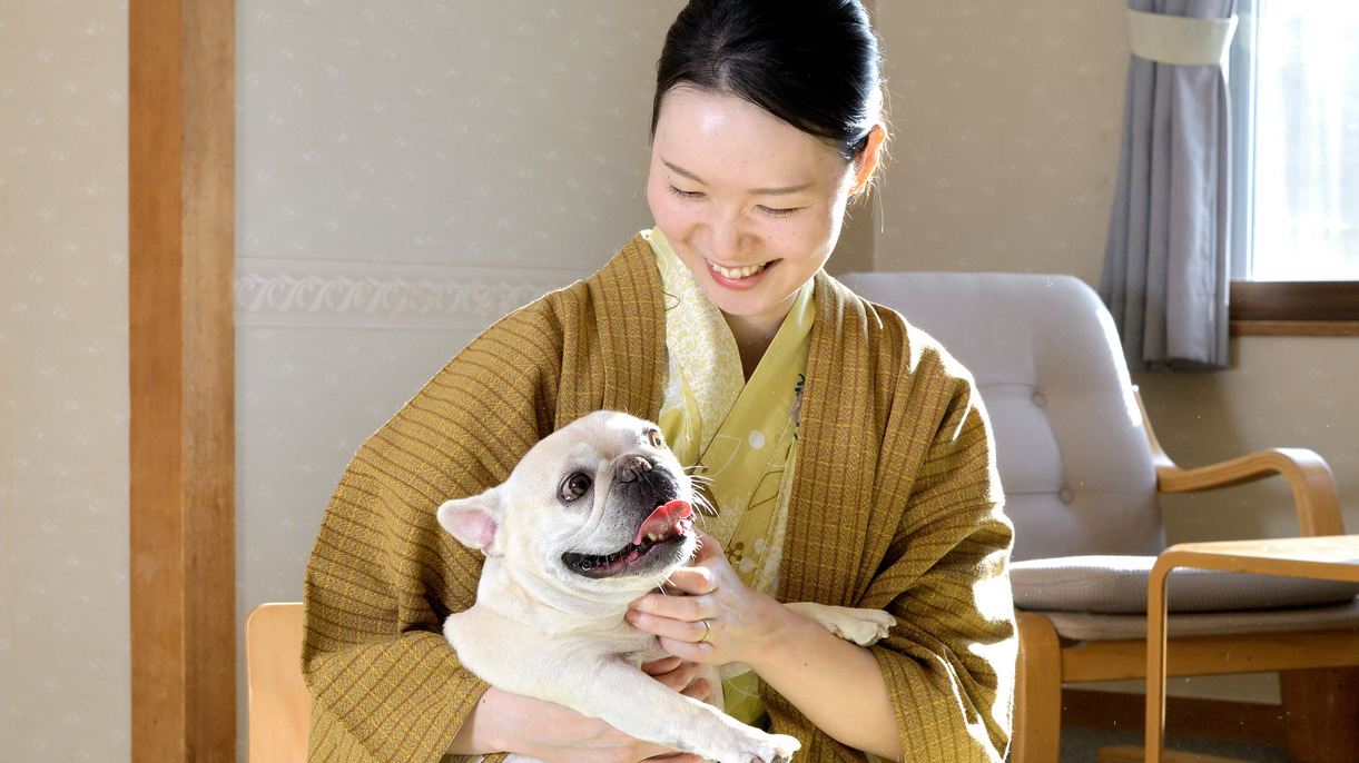 【愛犬と温泉旅行♪】夕食は和洋70品ビュッフェ〜源泉掛け流し美白の湯を堪能！