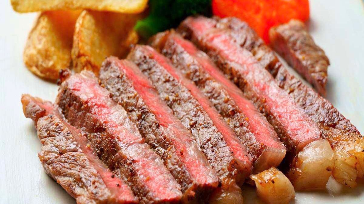 【朝はゆっくりしたい方へ】国産和牛メインのスタンダード創作料理「美味礼賛」（一泊夕食）