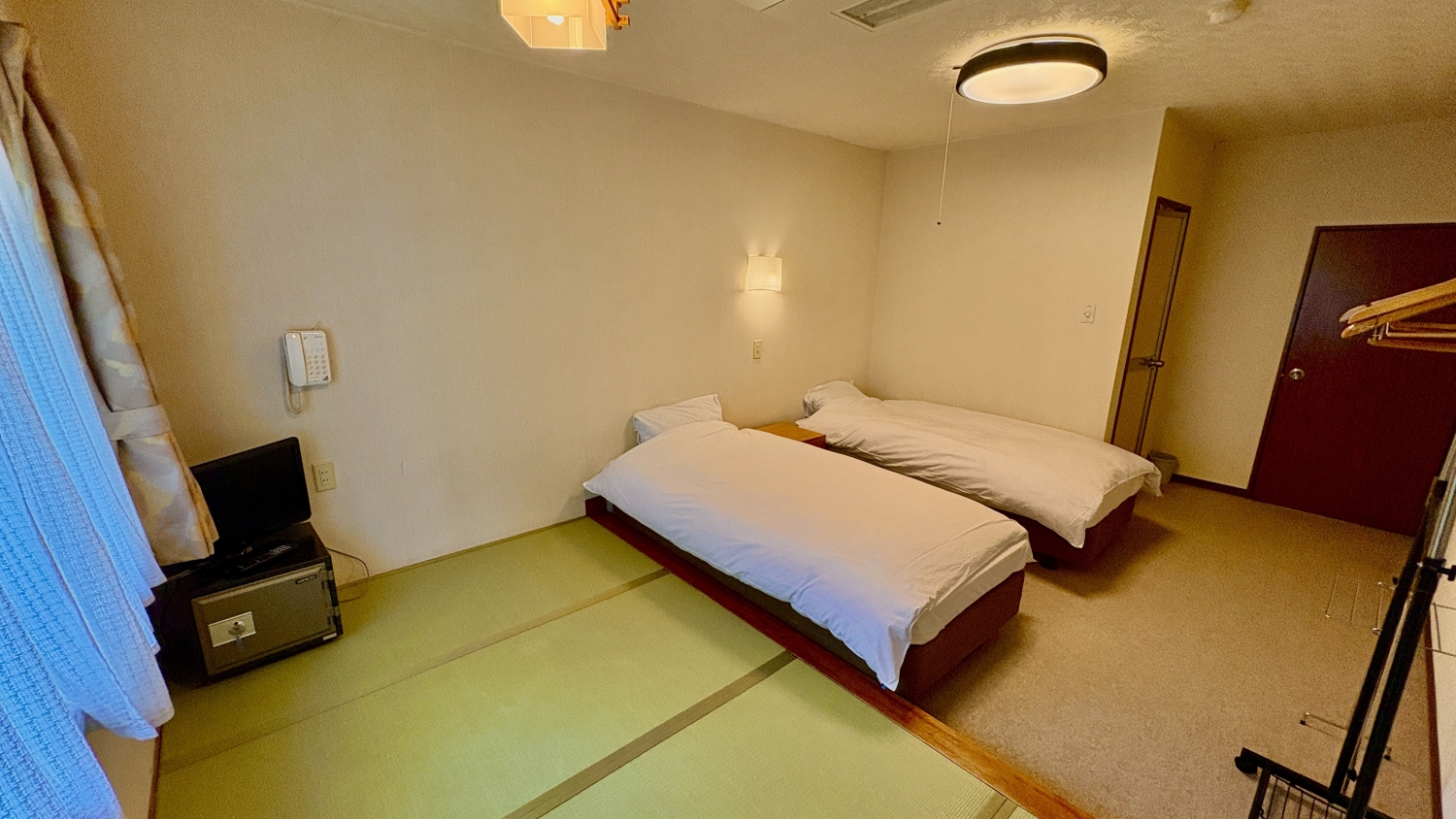 和洋室（2-3名）＜バストイレ付＞禁煙