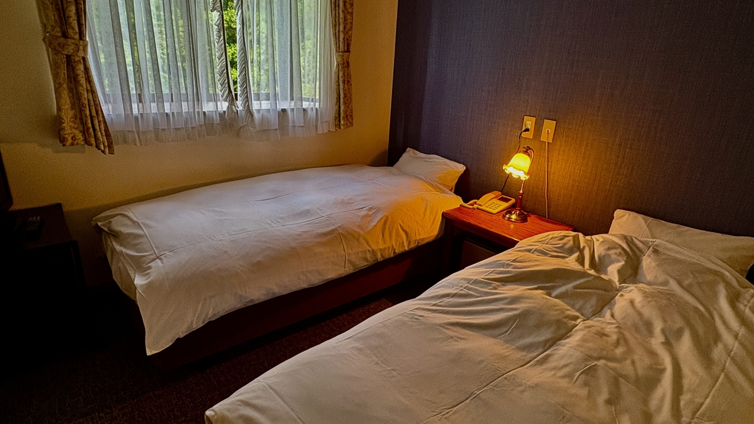 ツインルーム（1-2名）＜バストイレ付＞禁煙