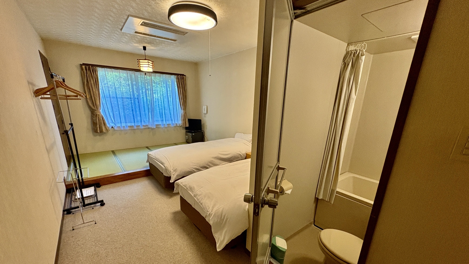 和洋室（2-3名）＜バストイレ付＞禁煙