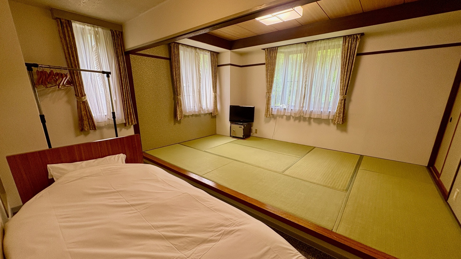 和室+シングルベッド1台（4-5名）＜バストイレ付＞禁煙