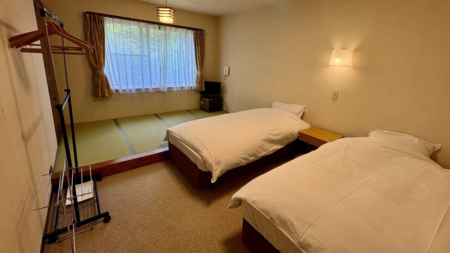 和洋室（2-3名）＜バストイレ付＞禁煙