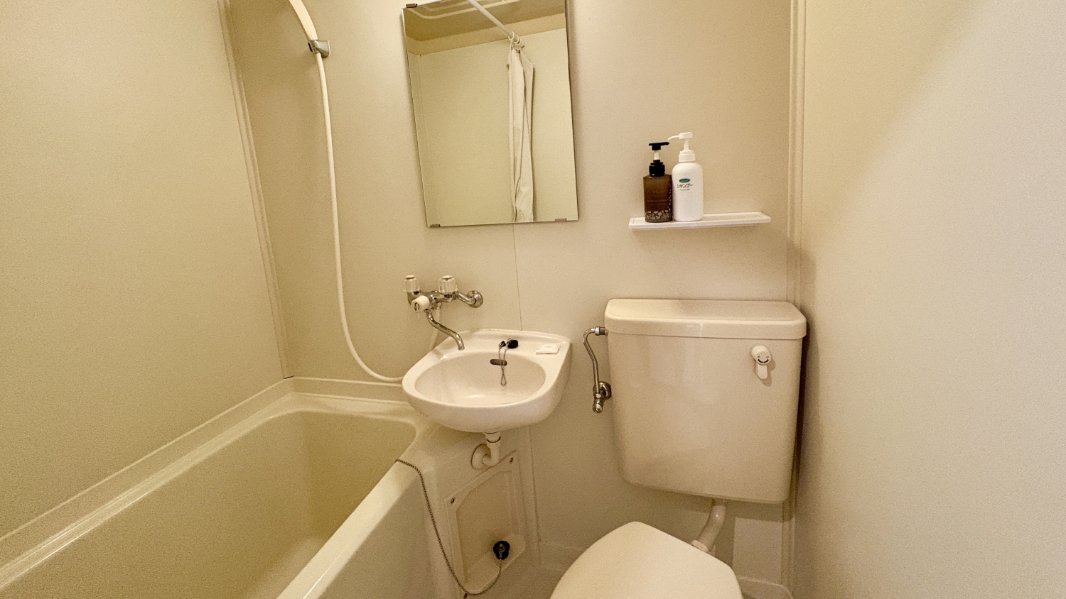 フォースルーム（3-4名）＜バストイレ付＞禁煙