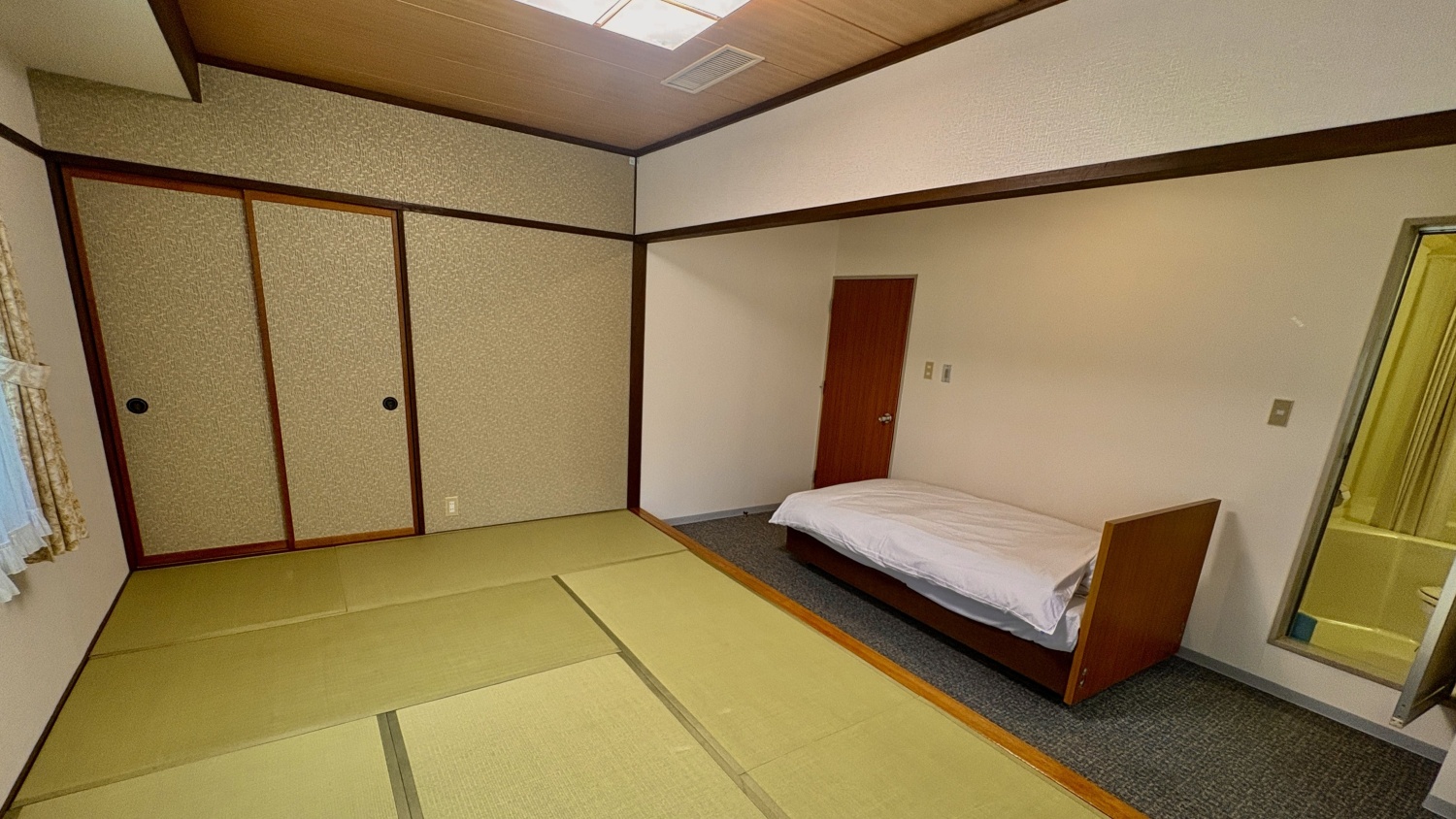 和室+シングルベッド1台（4-5名）＜バストイレ付＞禁煙