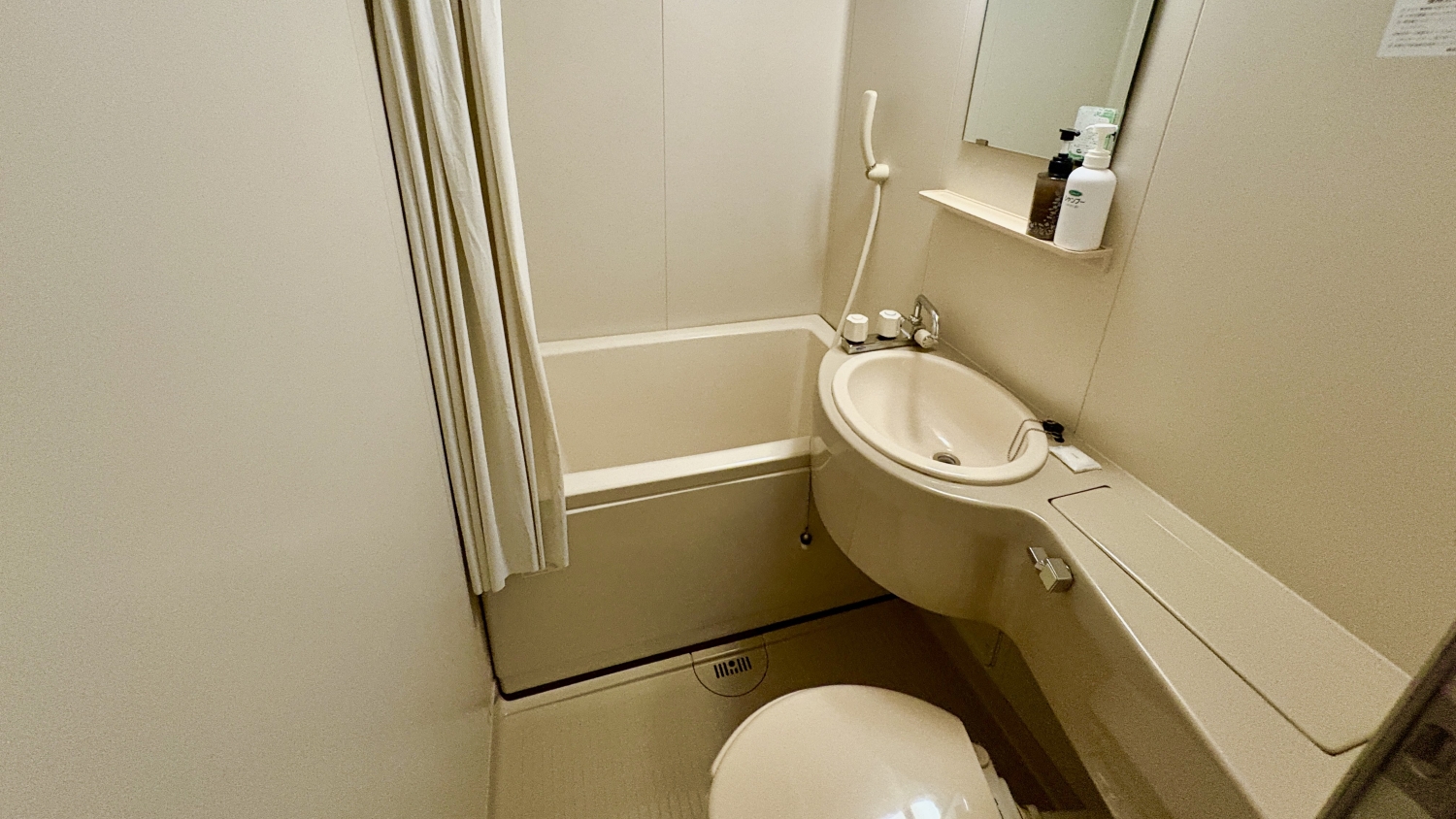 和洋室（2-3名）＜バストイレ付＞禁煙