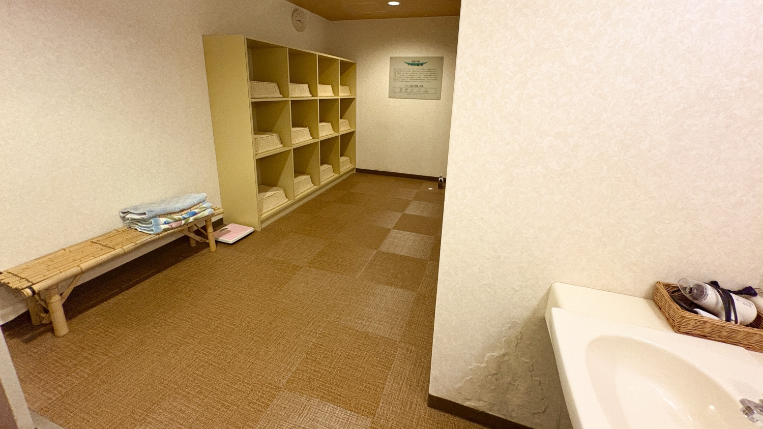 大浴場　脱衣所（女湯）
