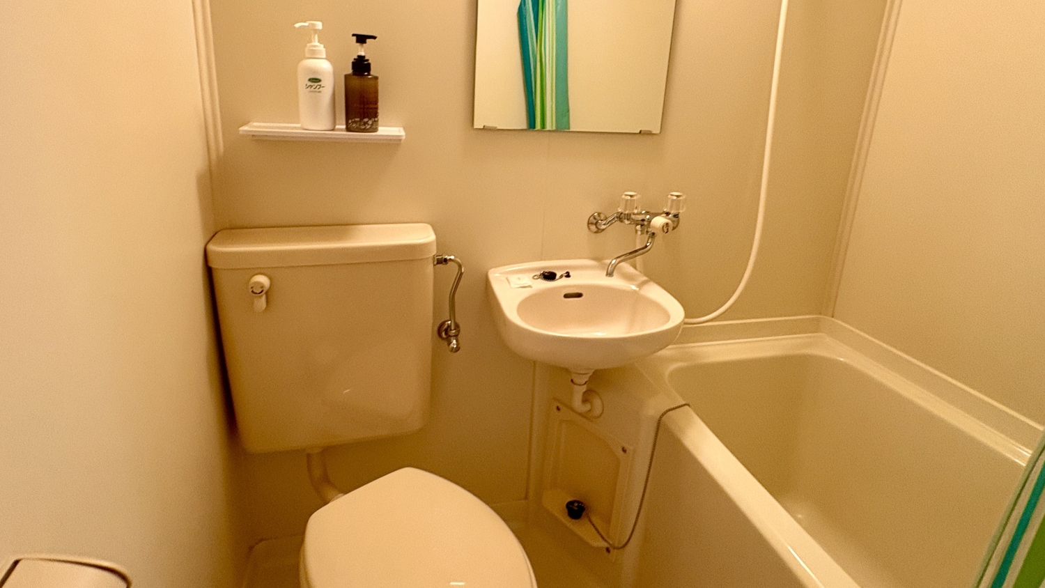 ツインルーム（1-2名）＜バストイレ付＞禁煙