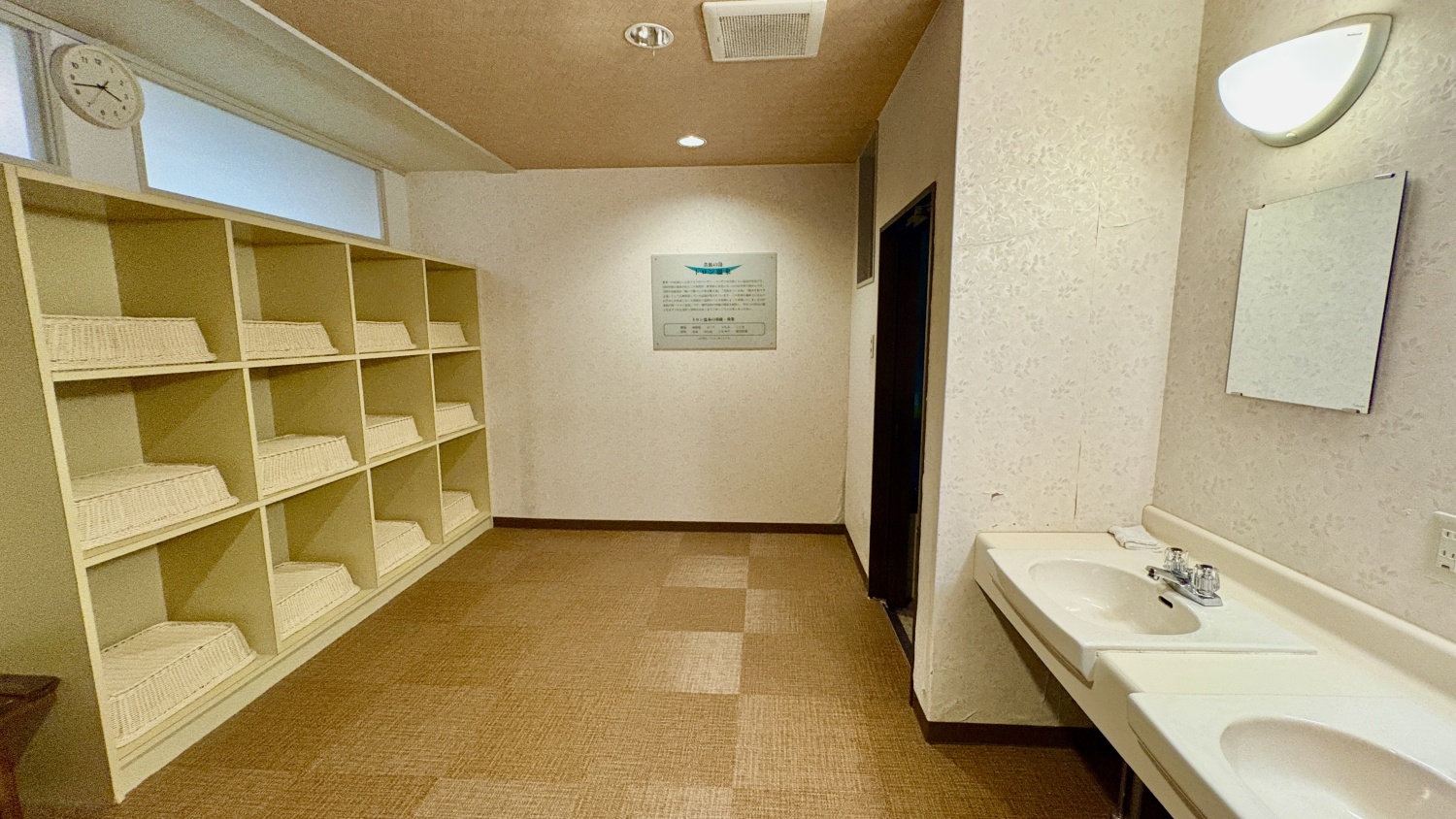 大浴場　脱衣所（男湯）