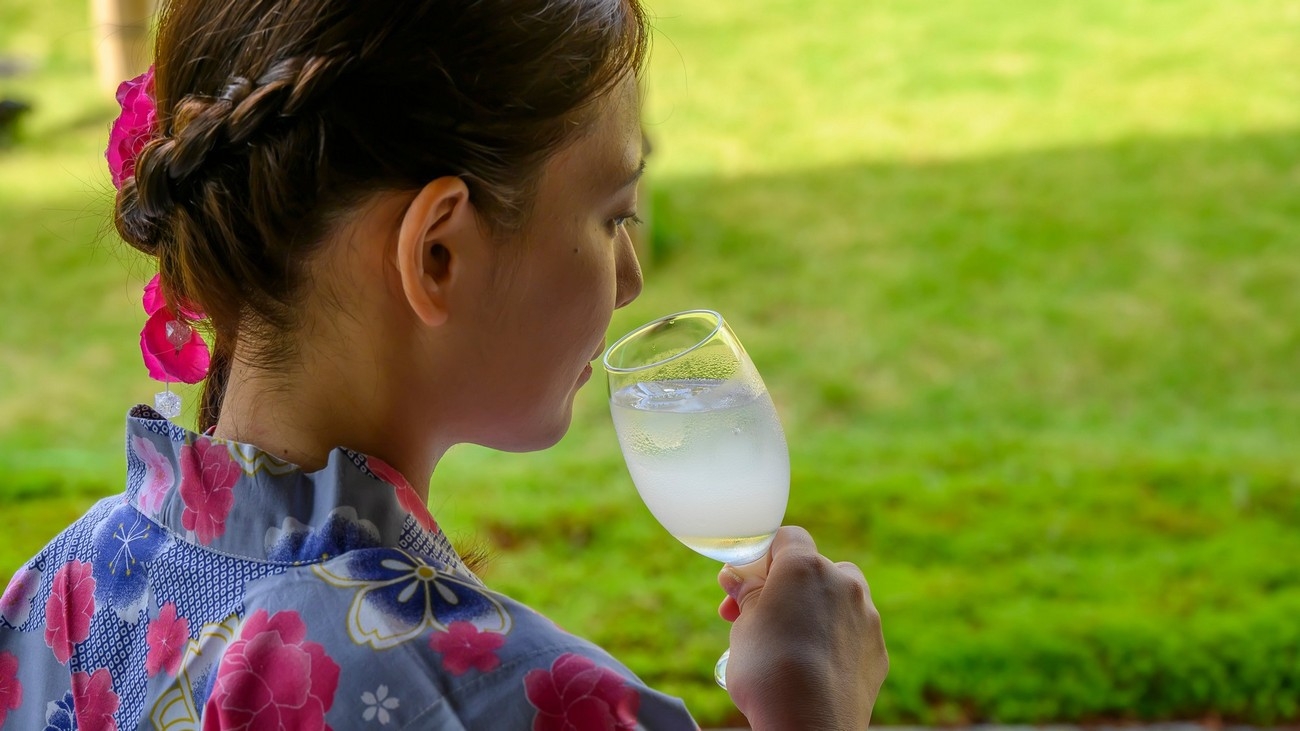 【平日限定3大特典】春の女子旅を彩るりんごタルトセット＆色浴衣サービス〇癒しの鬼怒川温泉＆グルメ