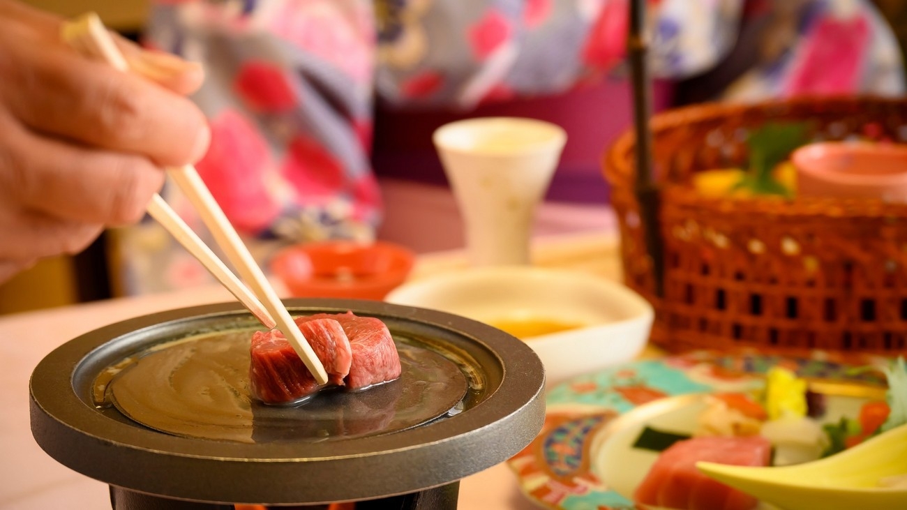 【3〜4月限定】 春の恵みを存分に堪能！山菜天婦羅に栃木牛陶板焼きほか栃木の味覚たっぷり温泉グルメ旅